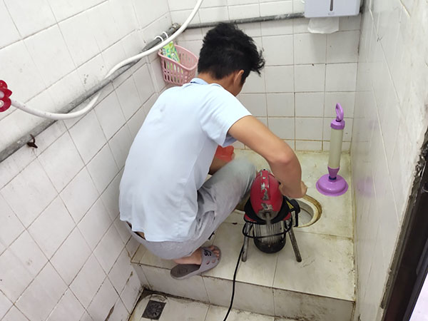 张家口肥皂掉到马桶里把马桶堵住了怎么办？马桶堵住了怎么办