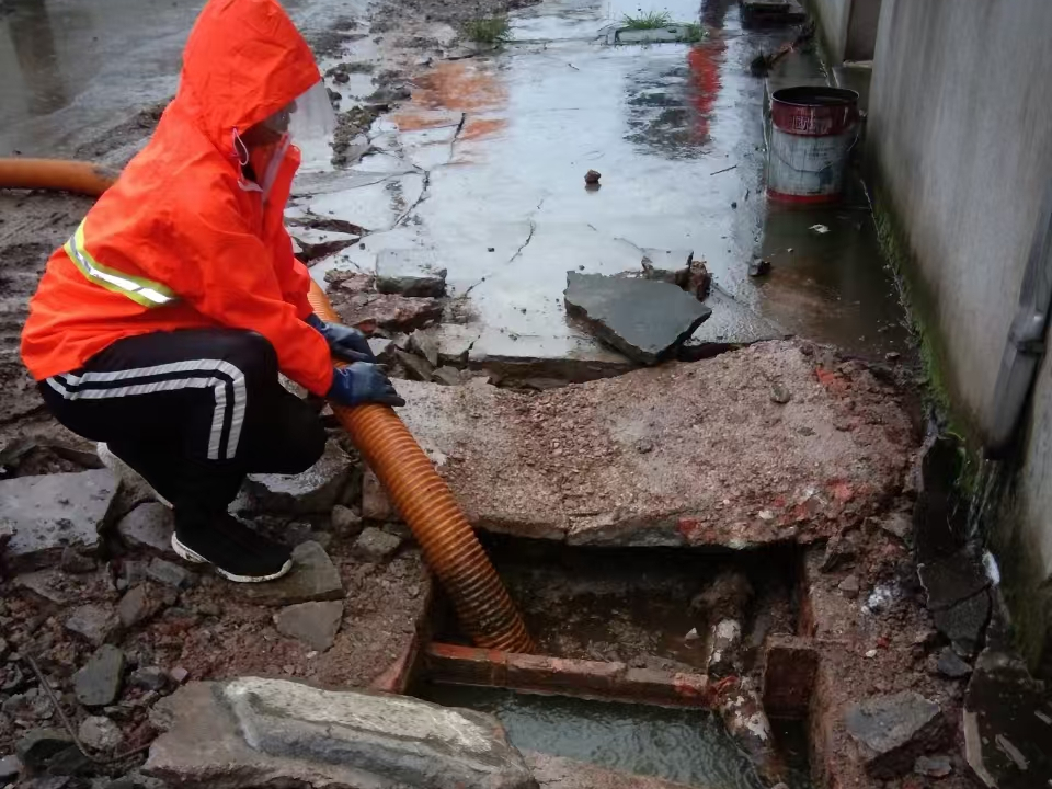 张家口专业清理污水池 炜誉市政以规范流程守护城市 “肠道”