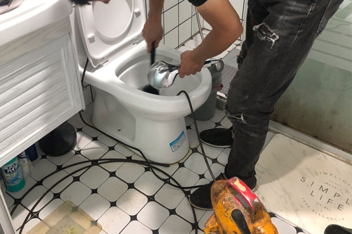 张家口马桶堵塞自己疏通还是找师傅？专业上门服务让你省时更省心